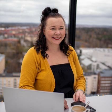 Iina Helldan, Lupanainen